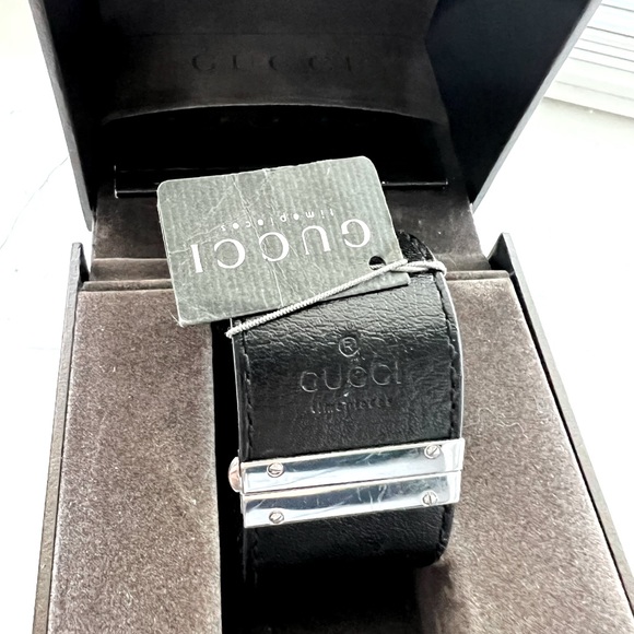 Authentic Vintage Gucci watch with black leather band NIB - Picture 3 of 4